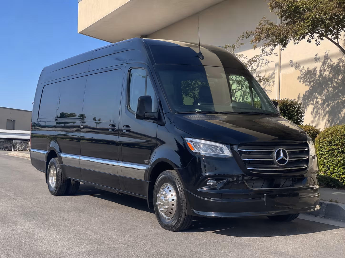 bus rental options for hawthorne trips