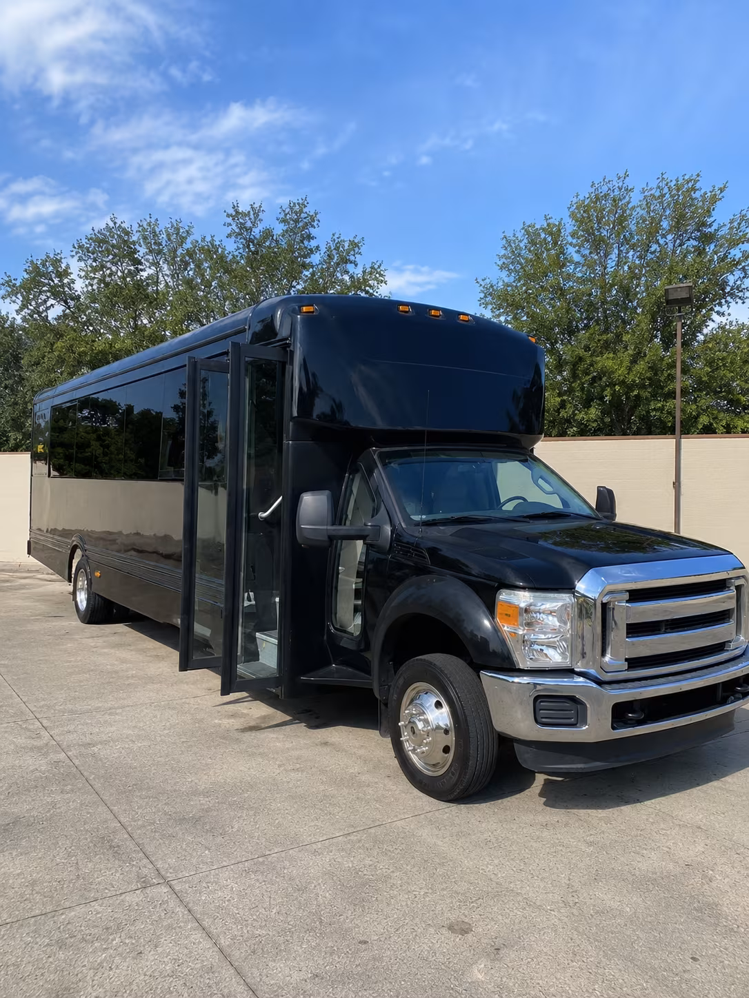 hawthorne 20 passenger party bus