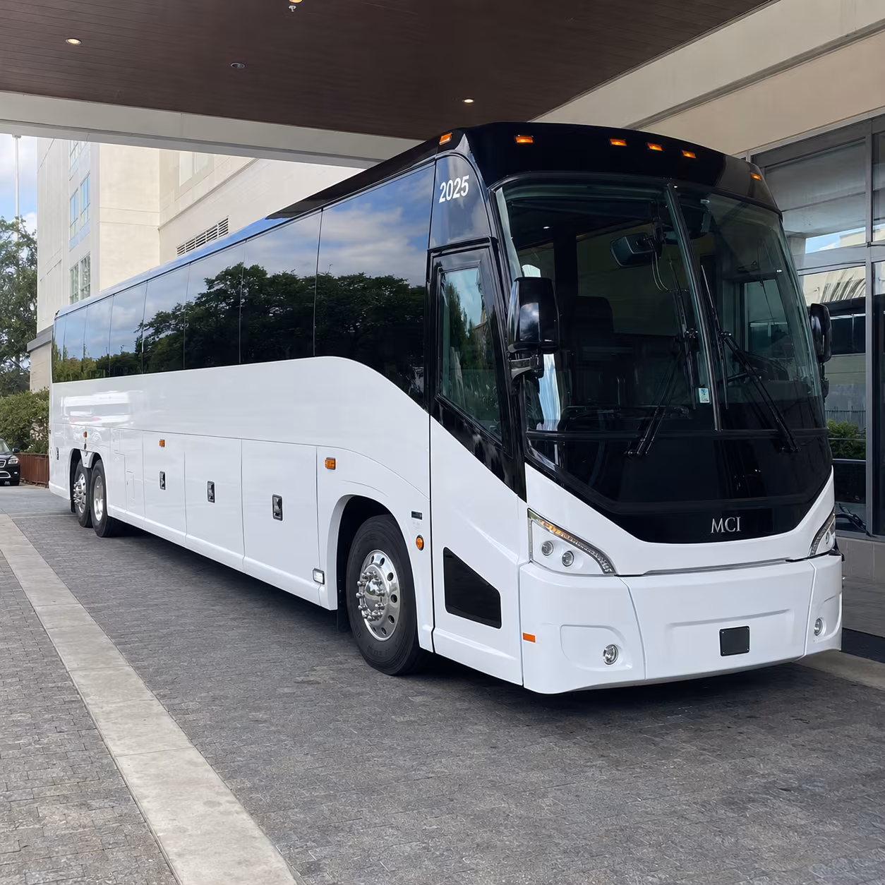 hawthorne 54 passenger charter bus
